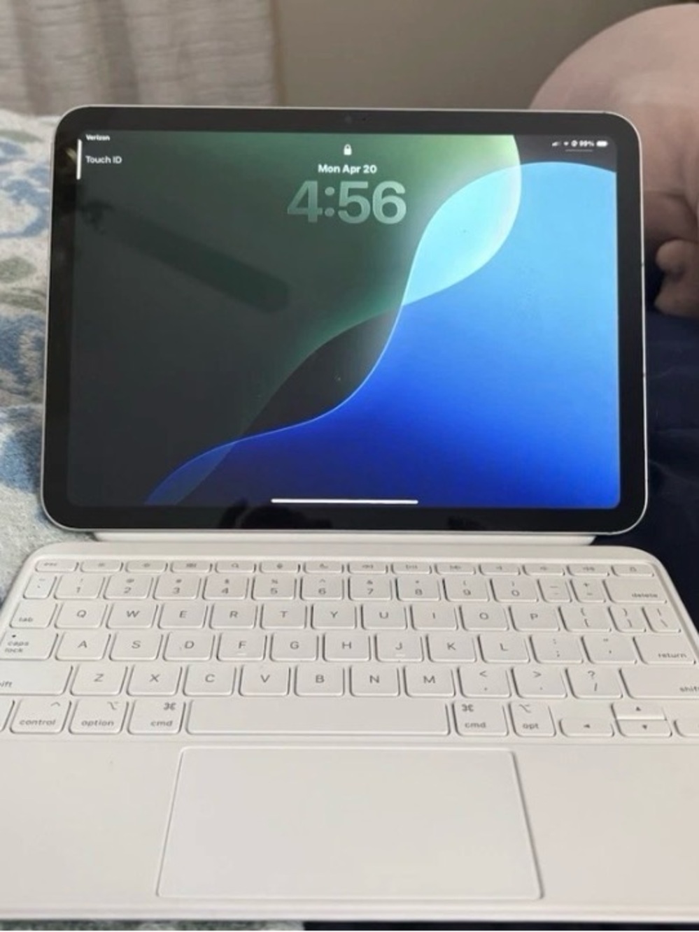 Apple iPad 16 with White magic Keyboard and Apple Pencil